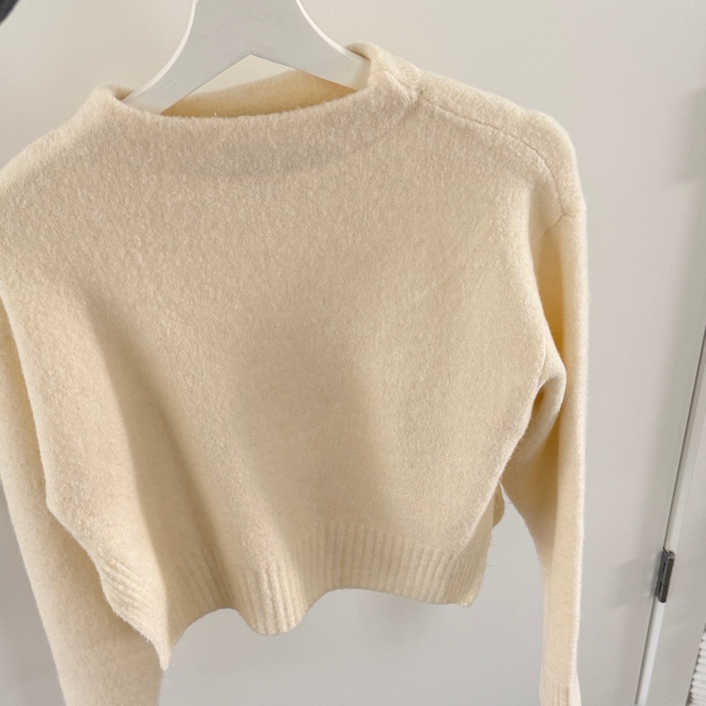 Zara Cream Women's Crew Neck Sweater